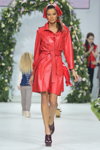 Modenschau von Odri — Volvo-Modewoche in Moskau SS2013 (Looks: roter Mantel aus Leder)