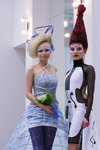 Festiwal sztuki fryzjerskiej "Złoty Przebiśnieg 2012" (ubrania i obraz: suknia wieczorowa błękitna, rajstopy niebieskie, suknia wieczorowa czarno-biała)