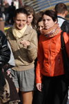 Вулична мода в Мінську. Жовтень 2012 (наряди й образи: сірі шорти, тілесні прозорі колготки, бежева шкіряна куртка, помаранчева шкіряна куртка)