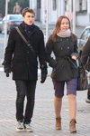 Moda en la calle en Minsk. 11/2012 (looks: abrigo negro, abrigo gris)