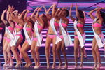 Vorführung der Bademoden — Miss Supranational 2013. Teil 3