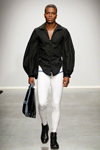 Pokaz Allan Vos — Amsterdam Fashion Week ss13 (ubrania i obraz: koszula czarna, botki czarne)