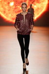 Показ Gestuz — Amsterdam Fashion Week ss13 (наряды и образы: чёрные легинсы, бордовая куртка, чёрные туфли)