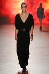 Показ Gestuz — Amsterdam Fashion Week ss13 (наряды и образы: чёрное платье с декольте)