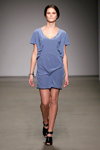 Pokaz Laura Smith — Amsterdam Fashion Week fw13/14 (ubrania i obraz: sukienka mini błękitna)