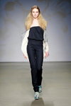 Modenschau von Tessa Wagenvoort — Amsterdam Fashion Week fw13/14 (Looks: schwarzer Jumpsuit)