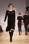 Modenschau von Andreeva — Aurora Fashion Week Russia AW13/14 (Looks: schwarze Strumpfhose, schwarzes Kleid)