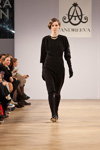 Modenschau von Andreeva — Aurora Fashion Week Russia AW13/14 (Looks: schwarzes Kleid)