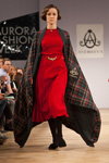 Modenschau von Andreeva — Aurora Fashion Week Russia AW13/14 (Looks: rotes Kleid)