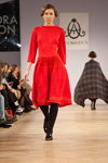 Показ Andreeva — Aurora Fashion Week Russia AW13/14 (наряды и образы: красное платье, чёрные колготки)