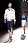 Modenschau von BOSCO — Aurora Fashion Week Russia SS14 (Looks: blaue Shorts, weiße Sport Jacke)