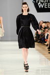 Modenschau von Chapurin — Aurora Fashion Week Russia AW13/14 (Looks: schwarzes Kleid, schwarze Sandaletten, schwarzer Gürtel)