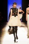 Desfile de Clarisse Hieraix — Aurora Fashion Week Russia SS14 (looks: pantis negros)