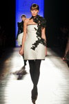 Pokaz Clarisse Hieraix — Aurora Fashion Week Russia SS14 (ubrania i obraz: rajstopy czarne, suknia koktajlowa biała, półbuty czarne)
