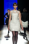 Pokaz Clarisse Hieraix — Aurora Fashion Week Russia SS14 (ubrania i obraz: rajstopy czarne, suknia koktajlowa biała)