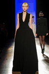 Показ Clarisse Hieraix — Aurora Fashion Week Russia SS14 (наряды и образы: чёрное вечернее платье с декольте, блонд (цвет волос))