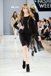 Pokaz Gaetano Navarra — Aurora Fashion Week Russia AW13/14 (ubrania i obraz: sukienka czarna, botki damskie czarne)