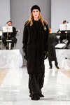 Паказ Ianis Chamalidy — Aurora Fashion Week Russia AW13/14 (нарады і вобразы: чорная вячэрняя сукенка, чорнае паліто)