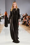 Desfile de Ianis Chamalidy — Aurora Fashion Week Russia AW13/14 (looks: vestido de noche negro)