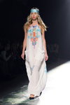 Modenschau von LUBLU Kira Plastinina — Aurora Fashion Week Russia SS14 (Looks: weißes Sommerkleid)