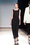 Pokaz Ksenia Schnaider — Aurora Fashion Week Russia SS14 (ubrania i obraz: kombinezon czarny, sandały czarne)