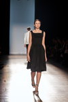 Показ Ksenia Schnaider — Aurora Fashion Week Russia SS14 (наряды и образы: чёрные босоножки, чёрное платье)