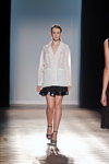 Показ Ksenia Schnaider — Aurora Fashion Week Russia SS14 (наряды и образы: чёрные босоножки, белый жакет, чёрная юбка мини)