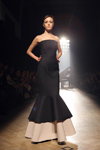 Desfile de Leonid Alexeev — Aurora Fashion Week Russia SS14 (looks: vestido de noche negro)