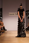 Desfile de Leonid Titow — Aurora Fashion Week Russia AW13/14 (looks: vestido de noche negro)