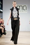 LMA Presents. Desfile de lidia.demidova — Aurora Fashion Week Russia AW13/14 (looks: top gris, chaleco negro, pantalón negro)