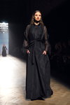 Desfile de Lilia Kisselenko — Aurora Fashion Week Russia SS14 (looks: vestido de noche negro)