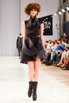 Desfile de Pirosmani by Jenya Malygina — Aurora Fashion Week Russia AW13/14 (looks: vestido negro)