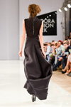 Desfile de Pirosmani by Jenya Malygina — Aurora Fashion Week Russia AW13/14 (looks: vestido de noche negro)