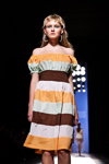 Показ Spijkers en Spijkers — Aurora Fashion Week Russia SS14 (наряды и образы: полосатое разноцветное платье)