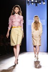 Modenschau von Spijkers en Spijkers — Aurora Fashion Week Russia SS14 (Looks: rot-weiße Bluse mit Vichy-Karomuster, gelber Rock, orange Gürtel, weiße Sandaletten)