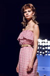 Modenschau von Spijkers en Spijkers — Aurora Fashion Week Russia SS14 (Looks: Kleid mit Vichy-Karomuster, Beige Gürtel)