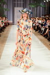 Modenschau von Stas Lopatkin — Aurora Fashion Week Russia AW13/14 (Looks: Maxi Kleid mit Blumendruck)