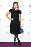 Tatiana Bulanova. Gäste — Aurora Fashion Week Russia SS14 (Looks: schwarzes Kleid, schwarze Strumpfhose, schwarze Sandaletten, blaue Handtasche)