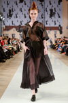 Modenschau von Tanya Kotegova — Aurora Fashion Week Russia AW13/14 (Looks: schwarzes transparentes Kleid)