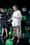 Presentación de ZA-ZA — Aurora Fashion Week Russia SS14 (looks: vestido blanco, zapatos de tacón blancos)