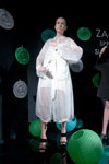 Презентация ZA-ZA — Aurora Fashion Week Russia SS14 (наряды и образы: белое платье-рубашка, чёрные босоножки)