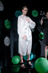 Prezentacja ZA-ZA — Aurora Fashion Week Russia SS14 (ubrania i obraz: sukienka koszulowa biała, sandały czarne)