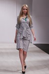 Veronika Chachina. Modenschau von Balunova — Belarus Fashion Week by Marko SS2014 (Looks: graues Kleid)