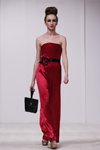 Modenschau von Denis Durand — Belarus Fashion Week by Marko SS2014 (Looks: rotes Abendkleid, schwarze Handtasche)