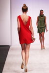 Pokaz Sheldon/Bureau №8 — Belarus Fashion Week by Marko SS2014 (ubrania i obraz: kok, sukienka mini czerwona, szpilki beżowe)