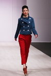 Kazjaryna Antonawa. Modenschau von VINT — Belarus Fashion Week by Marko SS2014 (Looks: aquamarine Jacke, rote Hose, rote Stiefeletten)