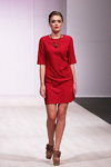 Desfile de VINT — Belarus Fashion Week by Marko SS2014 (looks: vestido rojo corto)
