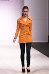 Modenschau von VINT — Belarus Fashion Week by Marko SS2014 (Looks: orange Blazer, schwarze Stiefeletten)