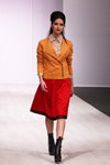 Tanya Davydenko. Modenschau von VINT — Belarus Fashion Week by Marko SS2014 (Looks: orange Biker-Lederjacke, schwarze Stiefel)