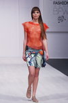 Natalla Lazuta. Pokaz Zina Fedunina — Belarus Fashion Week by Marko SS2014 (ubrania i obraz: top czerwony przejrzysty, spódnica mini wielokolorowa, półbuty cieliste)